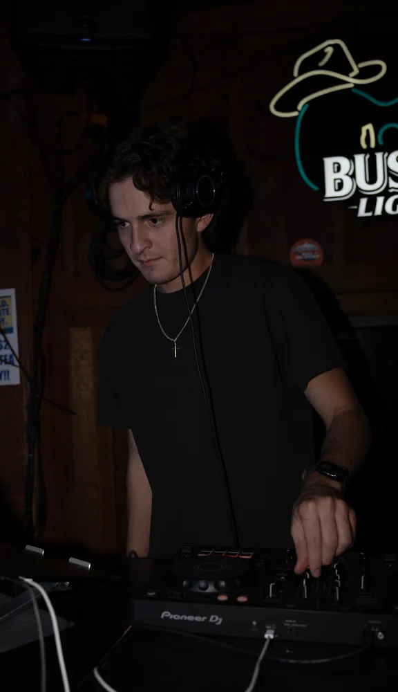 Lane Watt concentrating on a transition with his hand on the decks